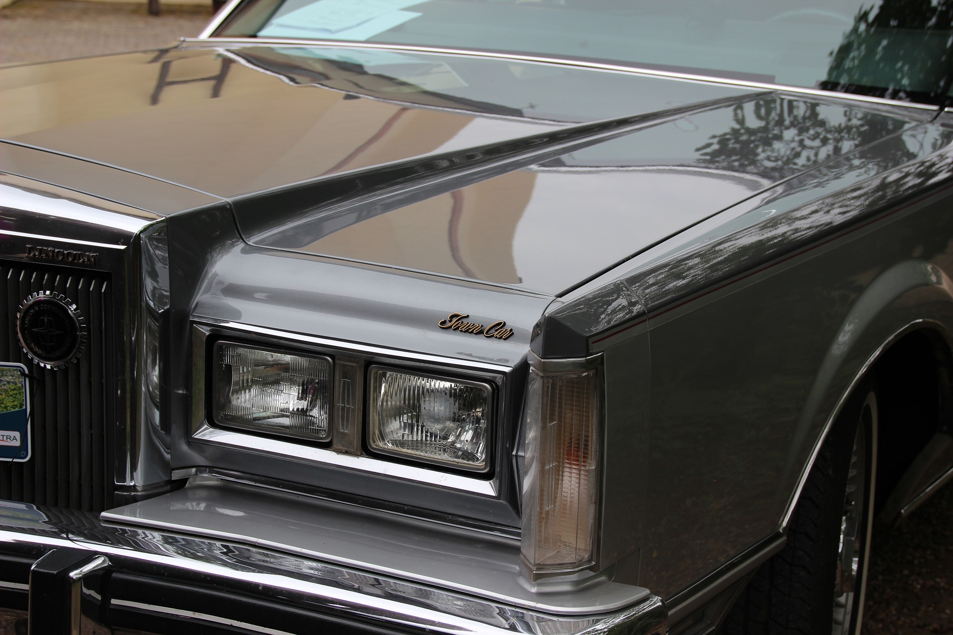 driver side quarter front view of older dark brown lincoln car